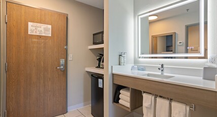 Holiday Inn Express Hotel & Suites Torrington Room Type - 1 King Bed Suite Sofa Bed