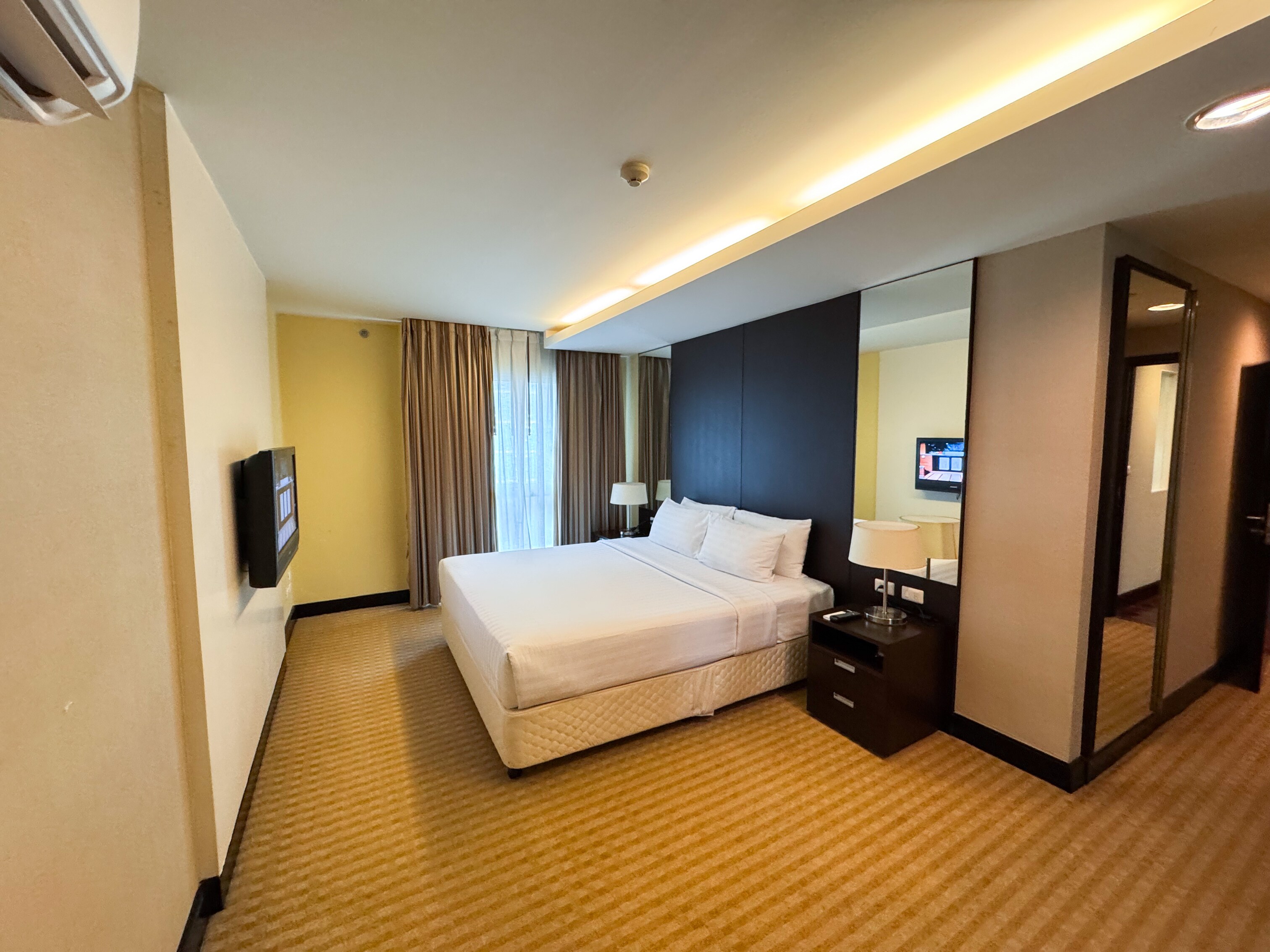 The Narathiwas Residence Sathorn Bangkok - Tap to explore photos