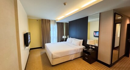 The Narathiwas Residence Sathorn Bangkok Room Type - Two Bedroom Triple Suite