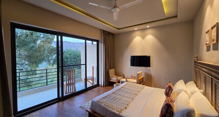 SWAR Kasauli - Suites, Cuisine, Bar & Cave Party Room Type - Executive 2 Bedrooms Jacuzzi Suite with Mountain View SWAR Kasauli - Suites, Cuisine, Bar & Cave Party Room Type - Executive 2 Bedrooms Jacuzzi Suite with Mountain View