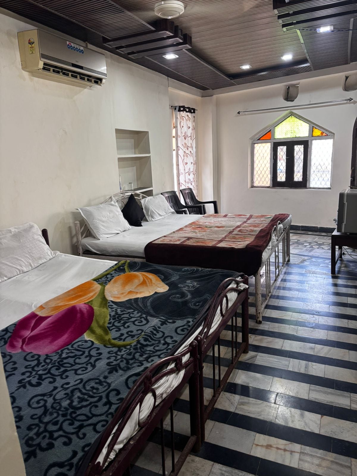 Hotel New Sun N Rock ( 1km from Nakki Lake ) - Tap to explore photos