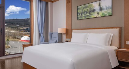 Swissotel Resort Changbaishan Room Type - Swiss One Bedroom Suite with 1 King Size Bed, Mountain View Swissotel Resort Changbaishan Room Type - Swiss One Bedroom Suite with 1 King Size Bed, Mountain View