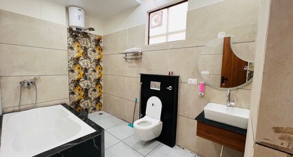 Hotel yuvraj inn Room Type - Luxury Room with Bathtub