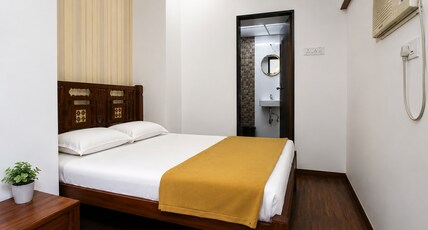 Carlton Hotel - Colaba Room Type - Superior Ac Double With Common Showers