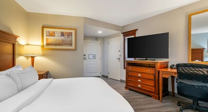 DoubleTree by Hilton Hotel Jefferson City Room Type - 1 KING DELUXE NONSMOK