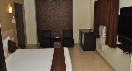 York Inn a Boutique Hotel Room Type - Club Room-Well Sanitized,Free WiFi,Toiletries, and Mineral Water
