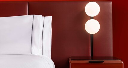 Revery Toronto Downtown Curio Collection by Hilton Room Type - 1 KING JUNIOR SUITE