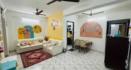 Azure Courtyard   vibrant and cozy vibe Room Type - Azure Courtyard   vibrant and cozy vibe