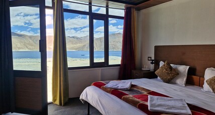 pangong rainbow cottage Room Type - Double Room with Lake View - single occupancy