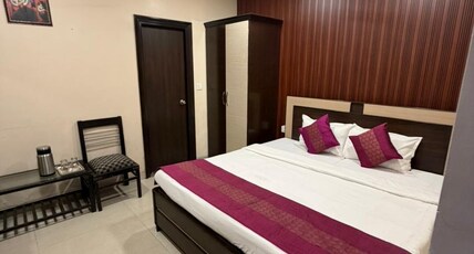 Hotel Jinendra Palace Room Type - Deluxe Double Room