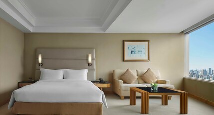 DoubleTree by Hilton Hotel Shanghai - Pudong Room Type - KING DELUXE CITY VIEW ROOM