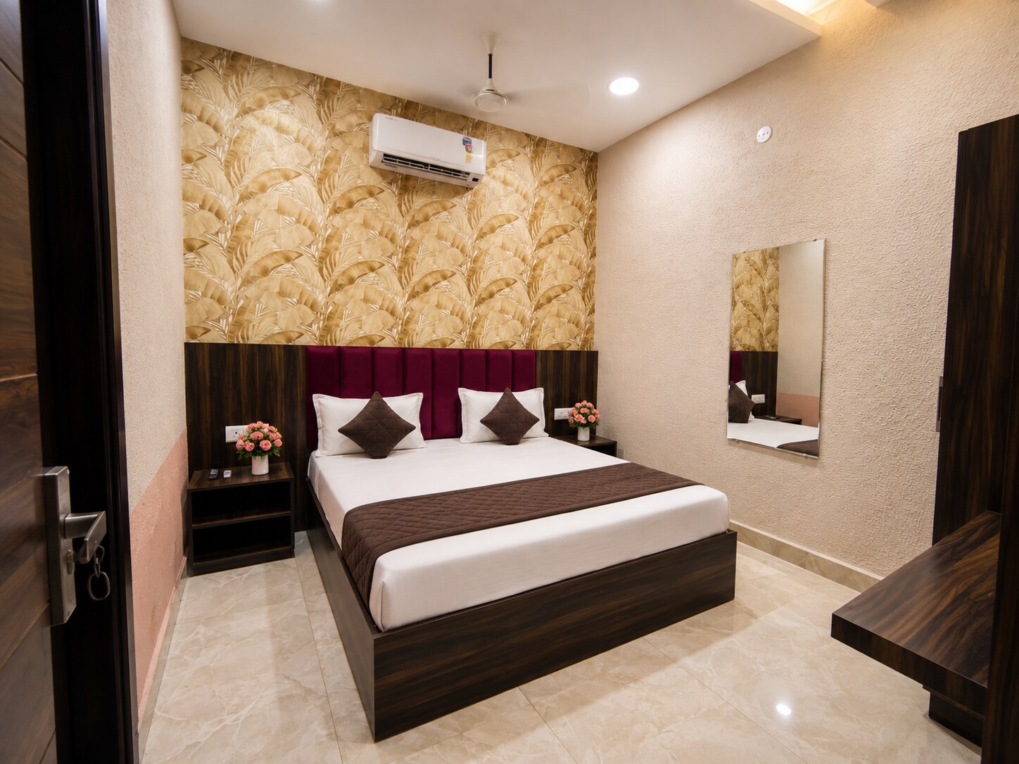 Hotel KR Near Golden Temple - Tap to explore photos