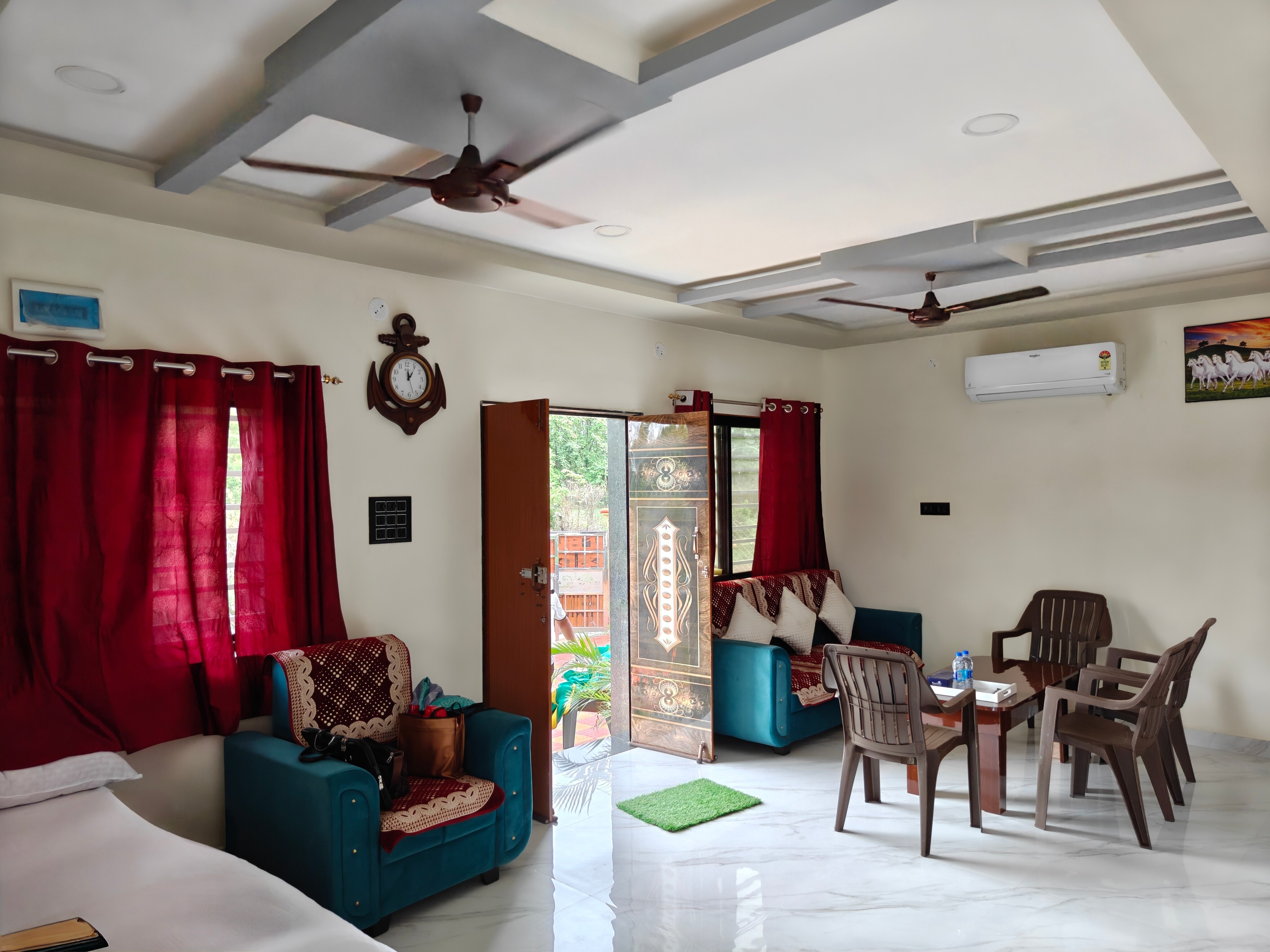 Evergreen Home Stay - Tap to explore photos