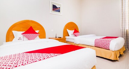 Capital O 1867 Kara Guest House Room Type - Indonesia Deluxe Twin