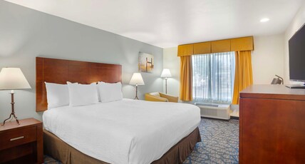Best Western Plus Villa Del Lago Inn Room Type - 1 King Bed, Non-Smoking, Microwave And Refrigerator, Wi-Fi, Full Breakfast Best Western Plus Villa Del Lago Inn Room Type - 1 King Bed, Non-Smoking, Microwave And Refrigerator, Wi-Fi, Full Breakfast