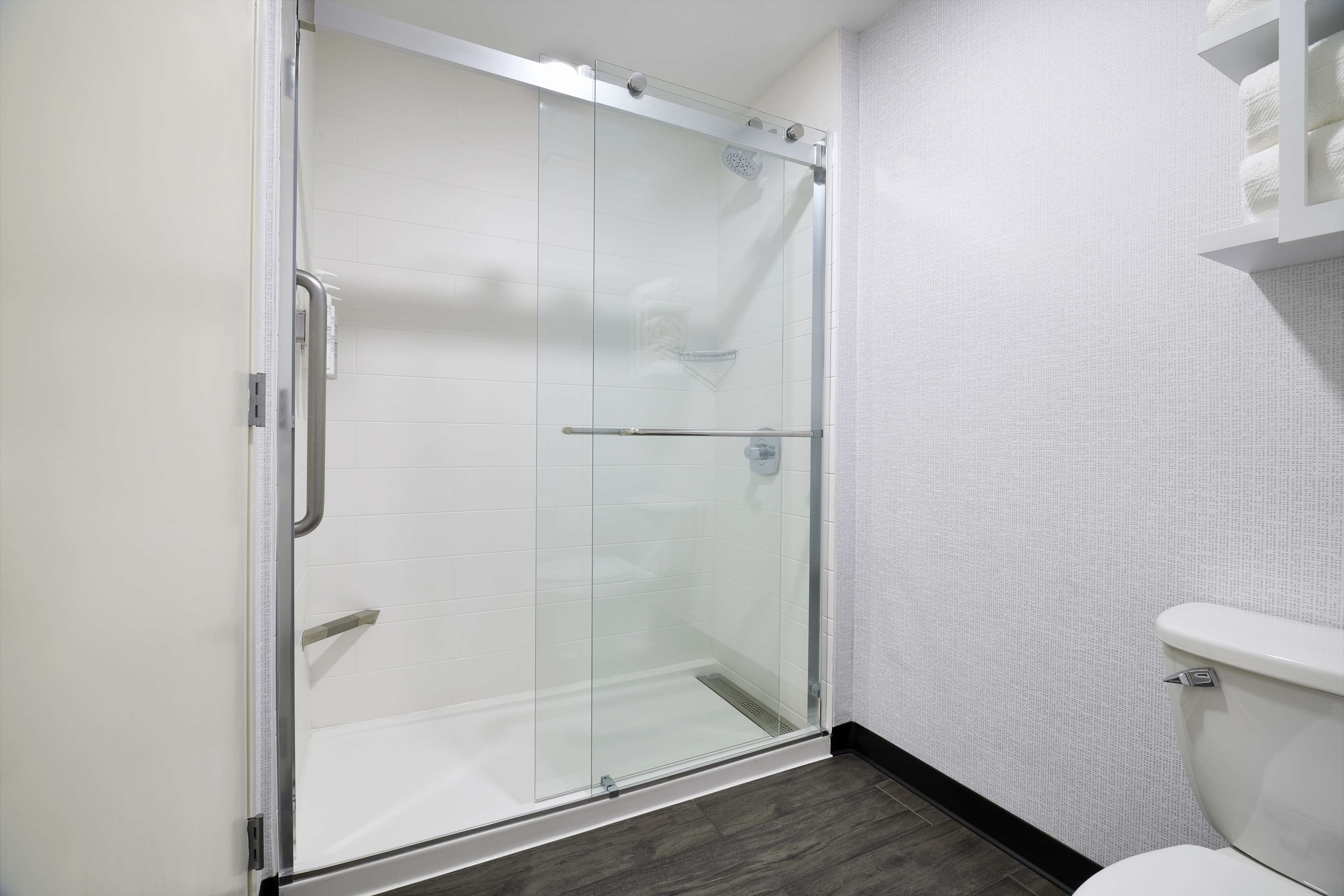 Hampton Inn by Hilton Newark Airport - Tap to explore photos