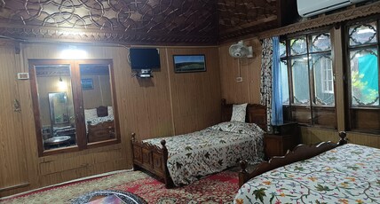 Tehran Housbeoat Room Type - Room in a Houseboat