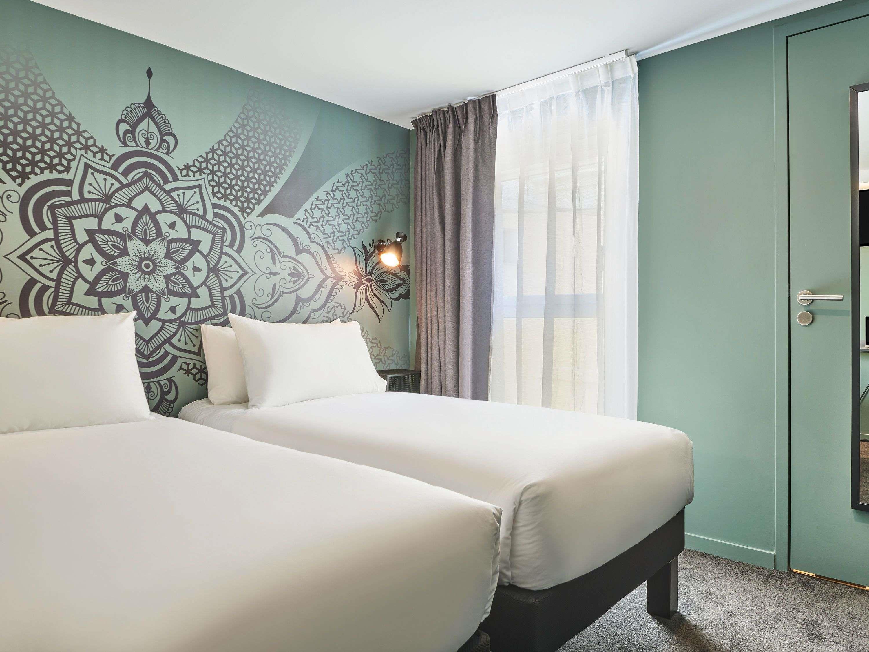 ibis Styles Paris Magenta - Tap to explore photos