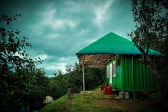 The Pear County | Rooms & Camps