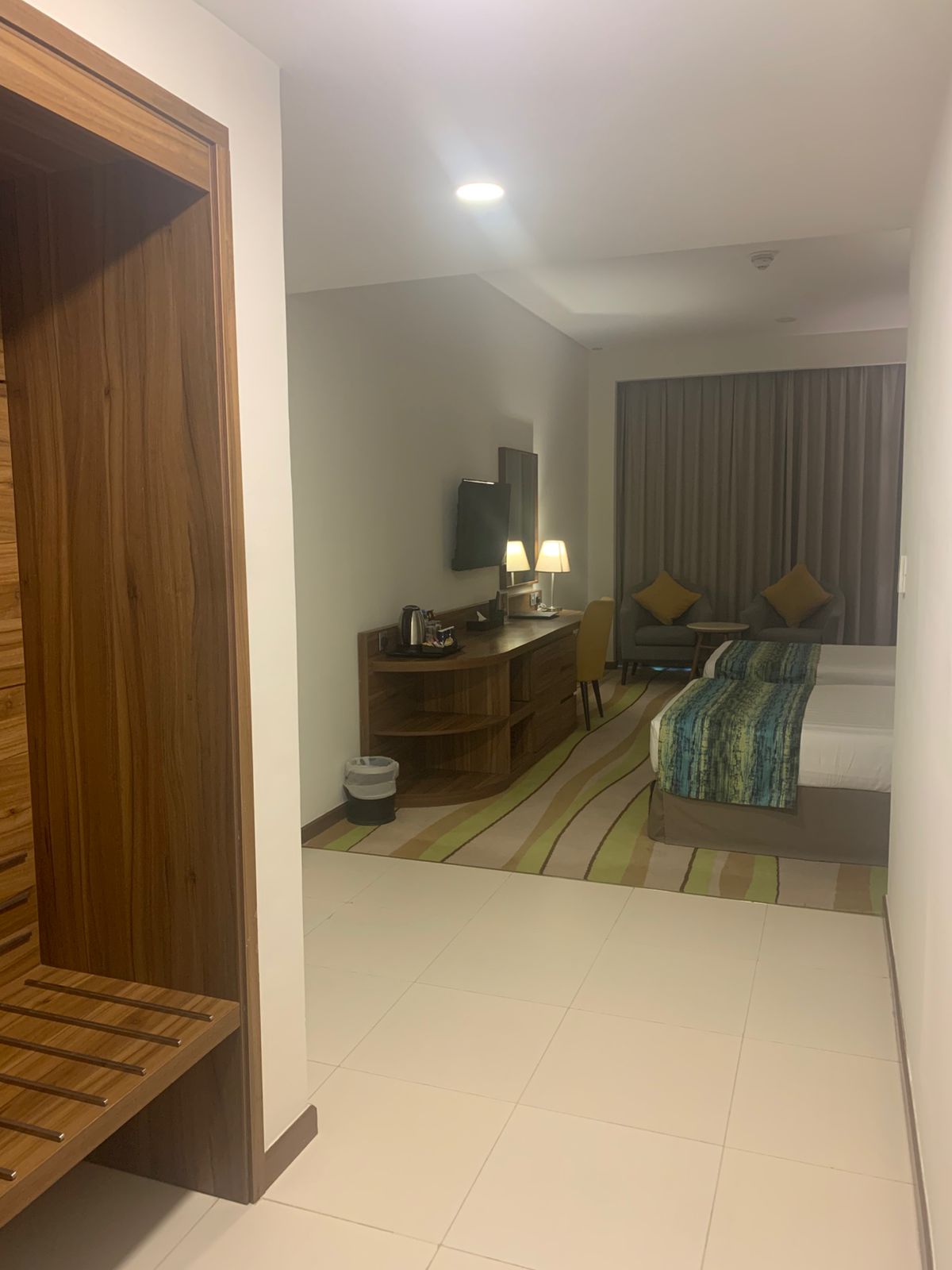 Jacob's Garden Hotel Bur Dubai - Tap to explore photos