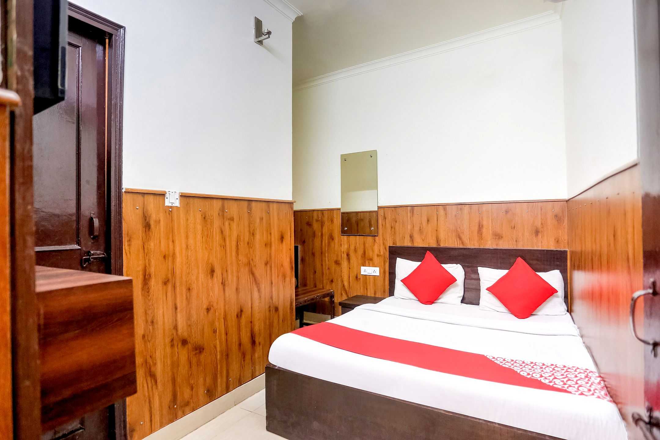 Hotel O Shri Sai Guest House - Tap to explore photos