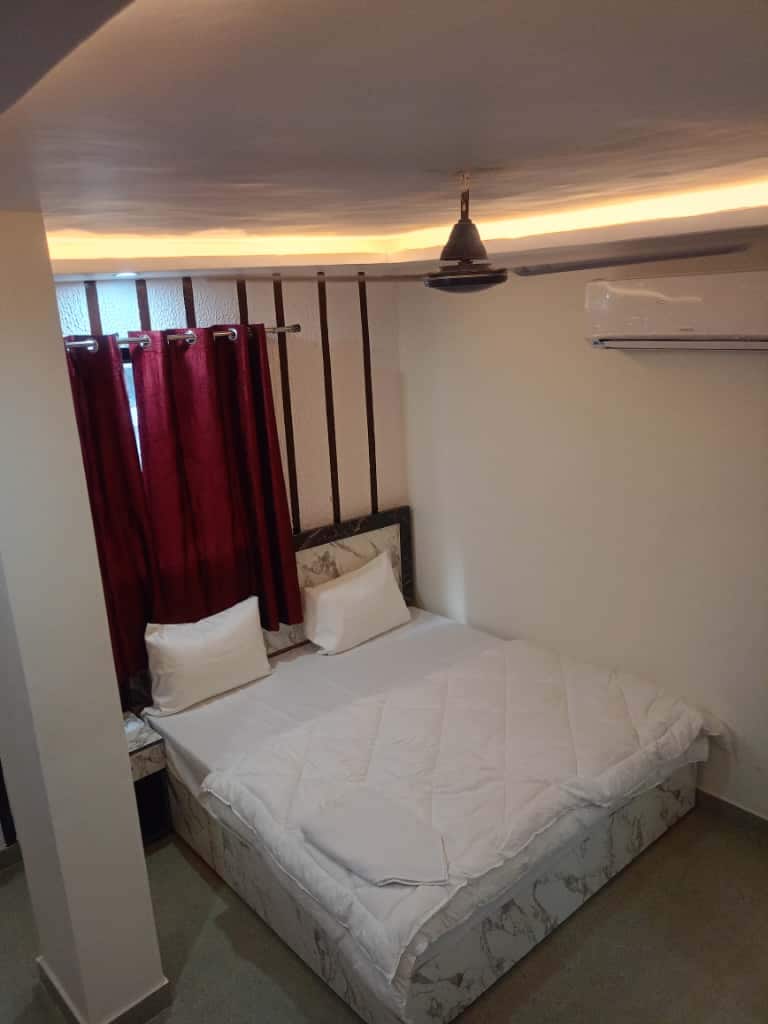 TARA JI BLISS - Tap to explore photos