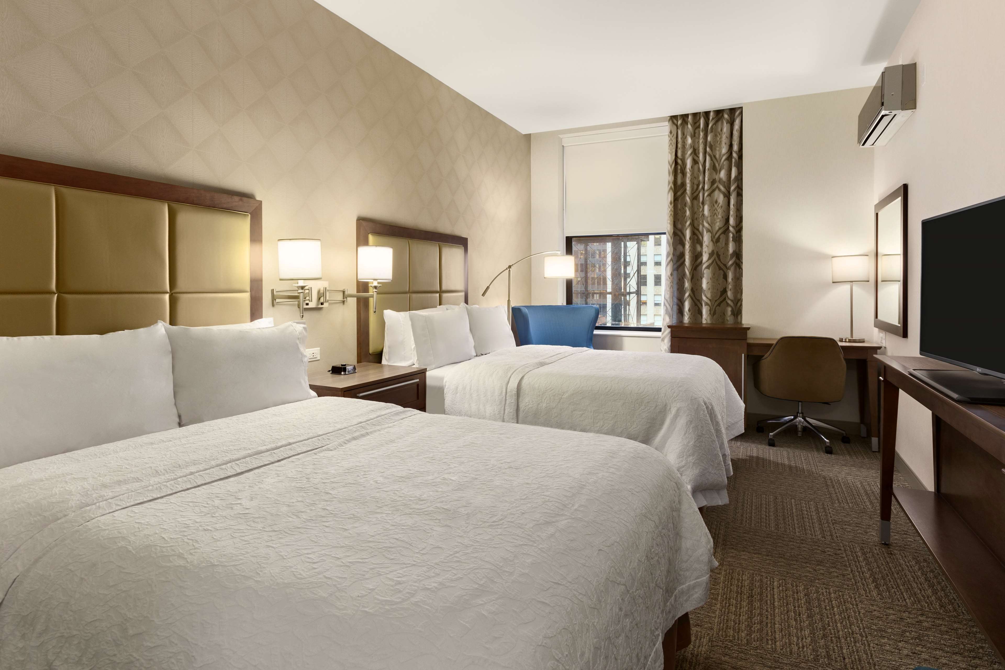 Hampton Inn by Hilton Chicago Downtown/N Loop/Michigan Ave - Tap to explore photos