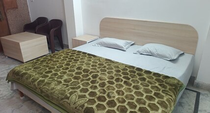 Shiva's Kuteer Room Type - AC Room with Common Bathroom