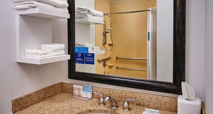 Hampton Inn Covington Room Type - 1 KNG ACCESSIBLE TUB NS
