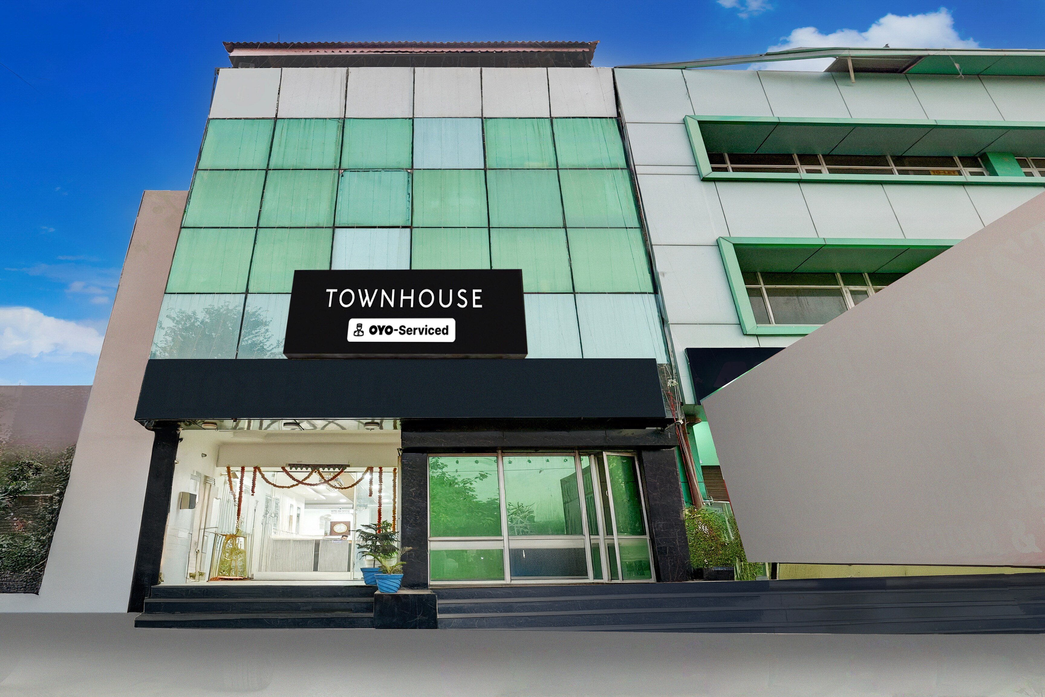 Super Townhouse by OYO Mohali Bus Terminal Formerly Hotel HM Crystal - Tap to explore photos
