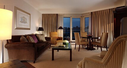 Cheval Gloucester park Room Type - Superior 1 Bedroom Apartment with cloakroom