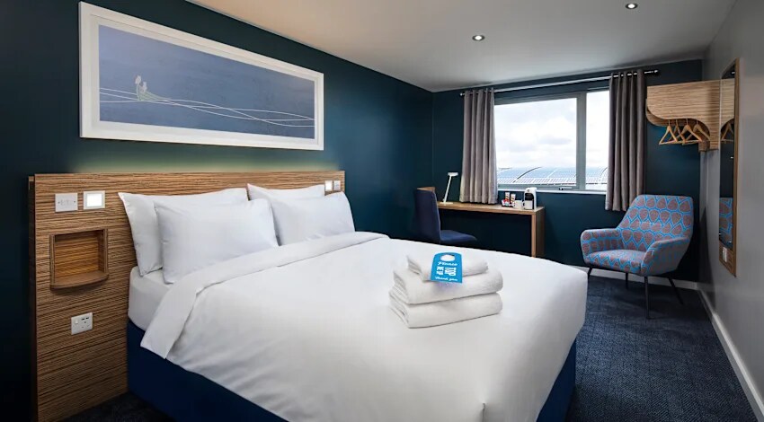 Travelodge Exeter M5 - Tap to explore photos