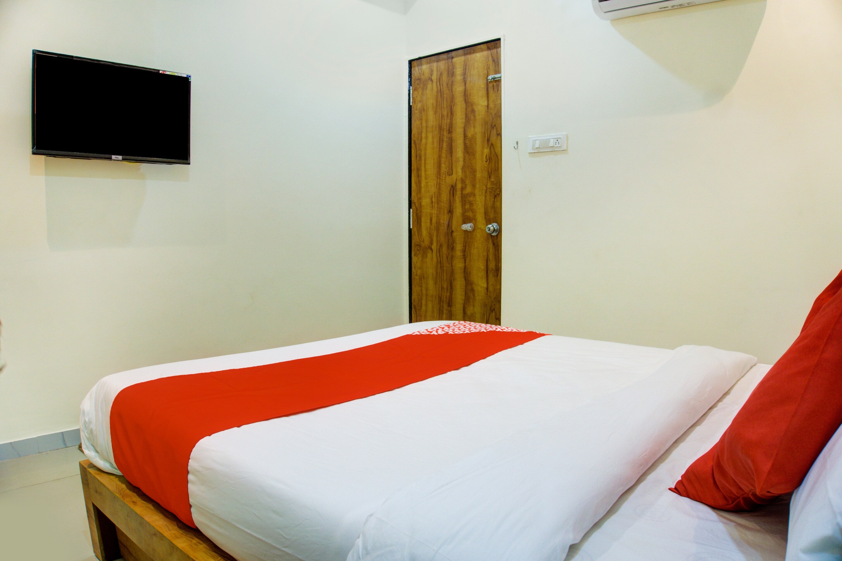 Hotel O Laxmi Kuber - Tap to explore photos