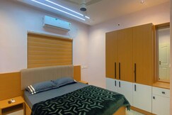 2 bhk Home Stay Apartments Nettoor  near Lakshore