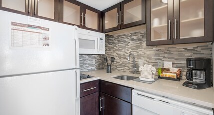 Staybridge Suites WILMINGTON-NEWARK Room Type - 1 Queen Bed Studio Suite