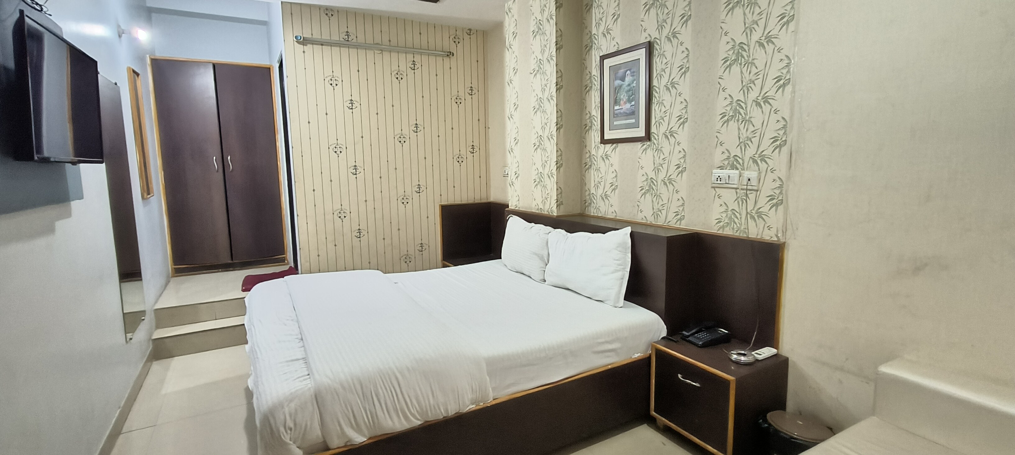 Hotel Ananta Inn - Tap to explore photos