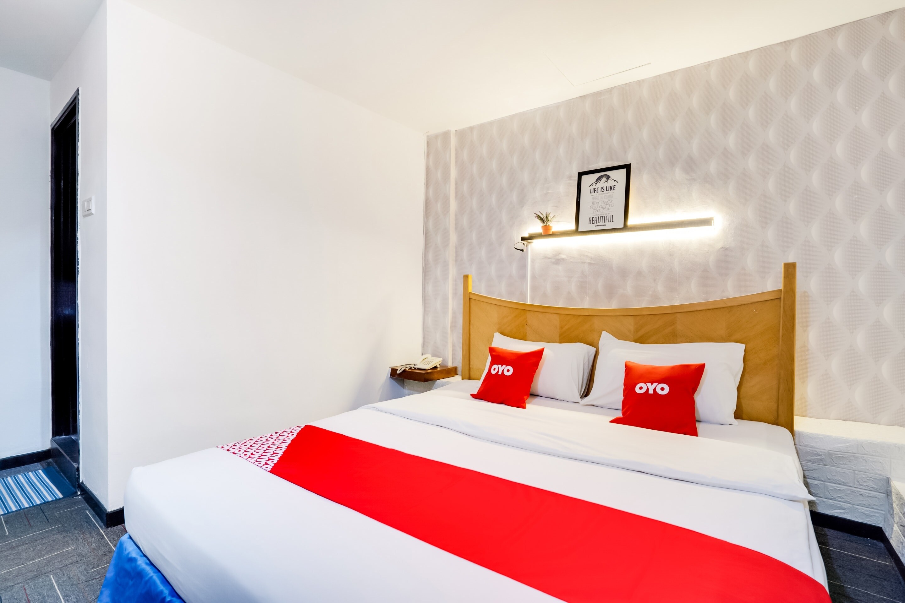 OYO 89652 Bjorn Boutique Hotel - Tap to explore photos