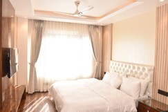 The Cedar Villa | Rooms & Caretaker