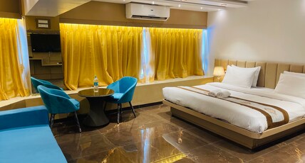 Home2 Renaissance Club Room Type - Executive Suite