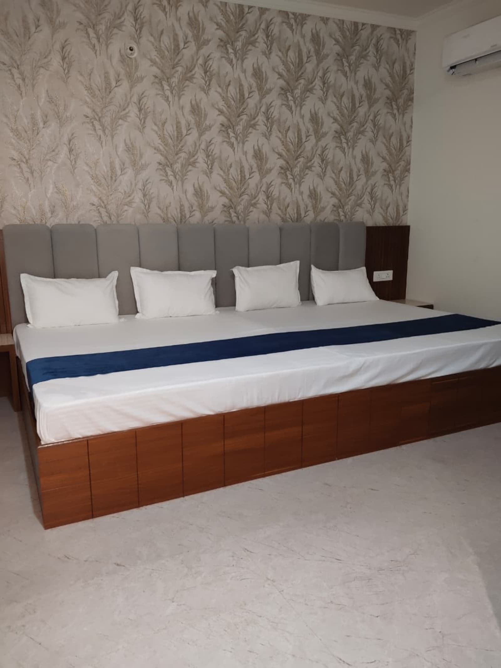 Shri Jee Kripa Villas - Tap to explore photos