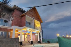 AR Villa and Cottage