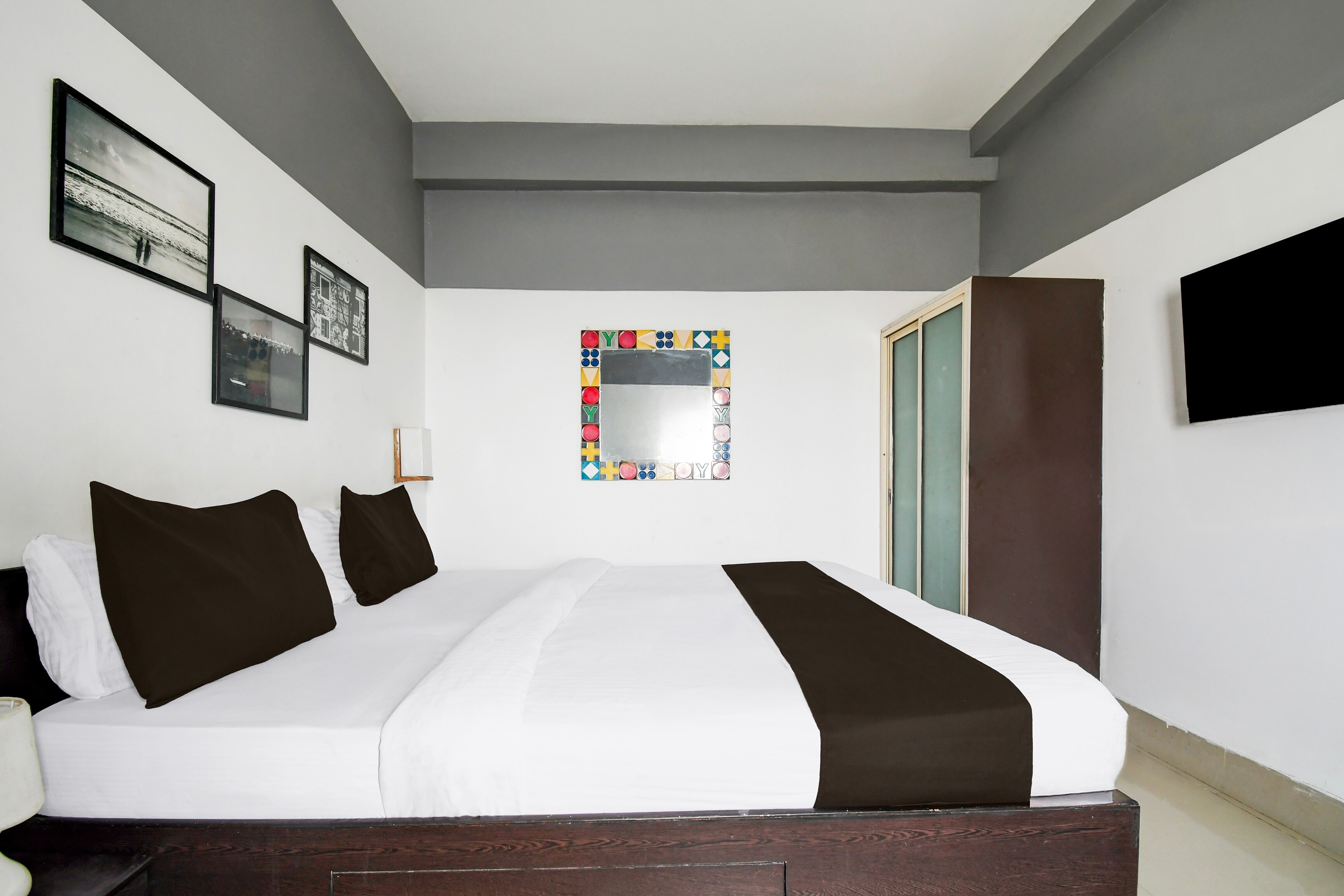 Super Hotel O Swaranpuri Near KIIT Square - Tap to explore photos