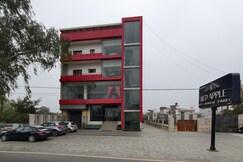Red Apple Hotel 