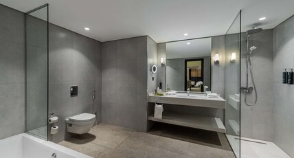 DoubleTree by Hilton Hotel Aqaba Room Type - KING BED JR SUITE SEA VIEW