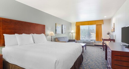 Best Western Plus Villa Del Lago Inn Room Type - 1 King Bed, Non-Smoking, Sofabed, Sitting Area, Wi-Fi, Full Breakfast Best Western Plus Villa Del Lago Inn Room Type - 1 King Bed, Non-Smoking, Sofabed, Sitting Area, Wi-Fi, Full Breakfast