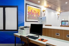 Holiday Inn Express & Suites OAKLAND-AIRPORT