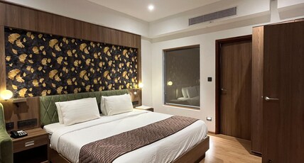 Mandarin Sky Room Type - Suite Room with Bathtub