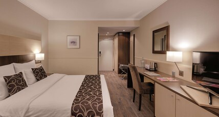 Best Western Hotel Darmstadt Room Type - 1 King Bed, Non-Smoking, Comfort Room, Free W-Lan, Air-Conditioned, Large Desk, Generous Room Best Western Hotel Darmstadt Room Type - 1 King Bed, Non-Smoking, Comfort Room, Free W-Lan, Air-Conditioned, Large Desk, Generous Room
