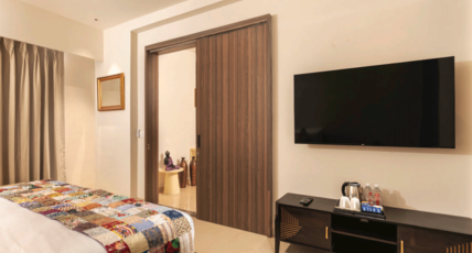 THE GALAXY RESORT & CONVENTION CENTRE Room Type - Suite Room with Private Seating