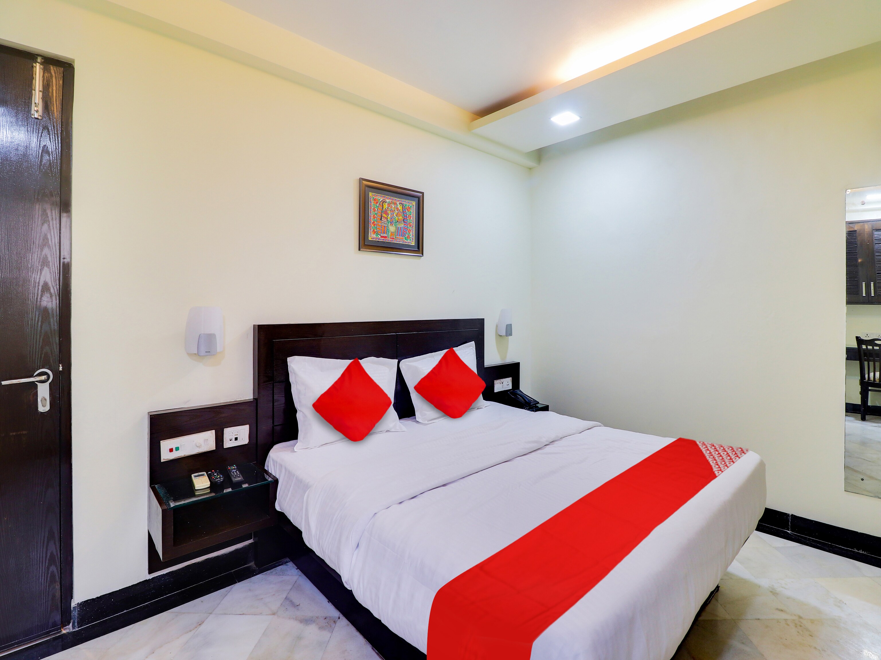 Hotel O RUDRA PALACE - Tap to explore photos